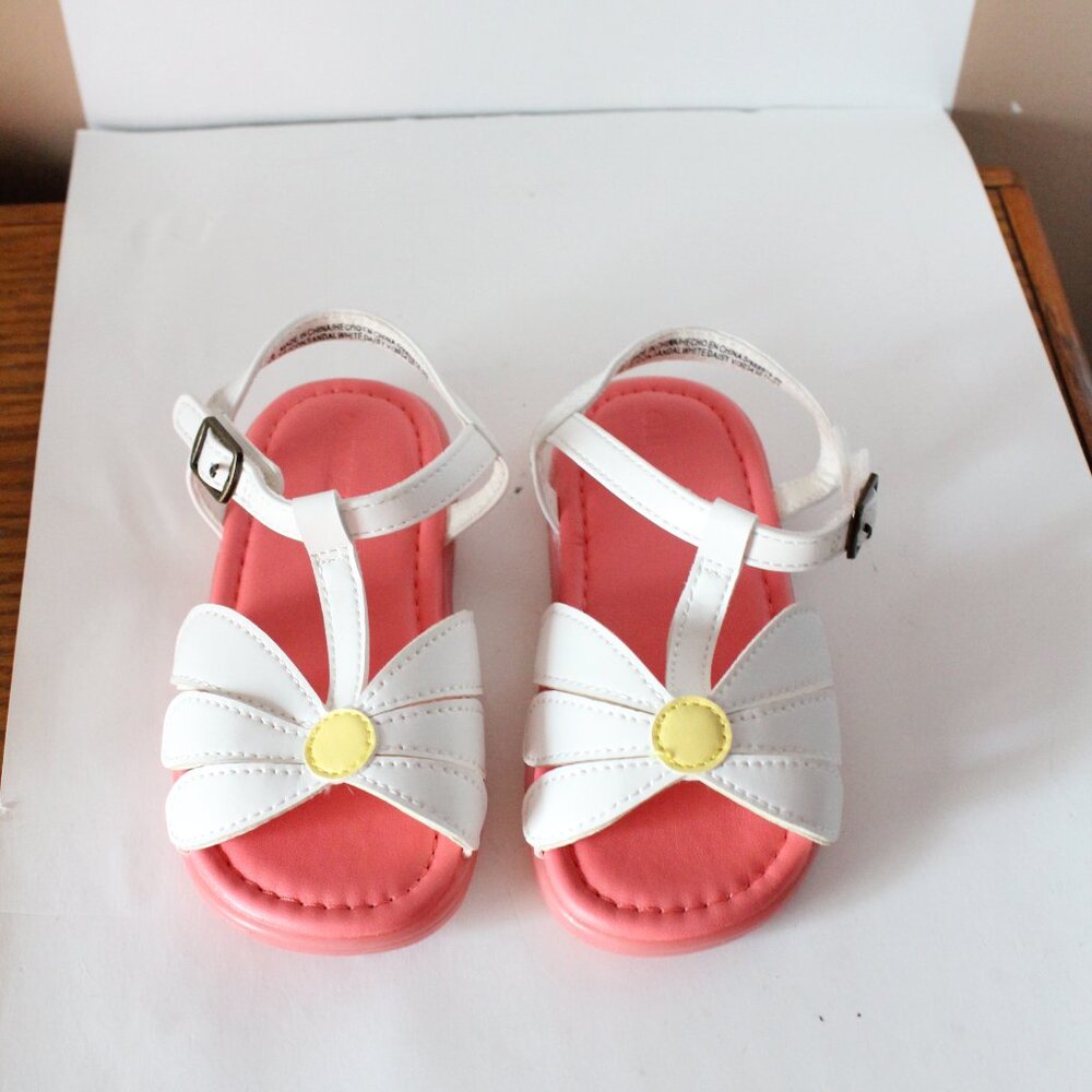 Old Navy Size 8 White daisy Sandals